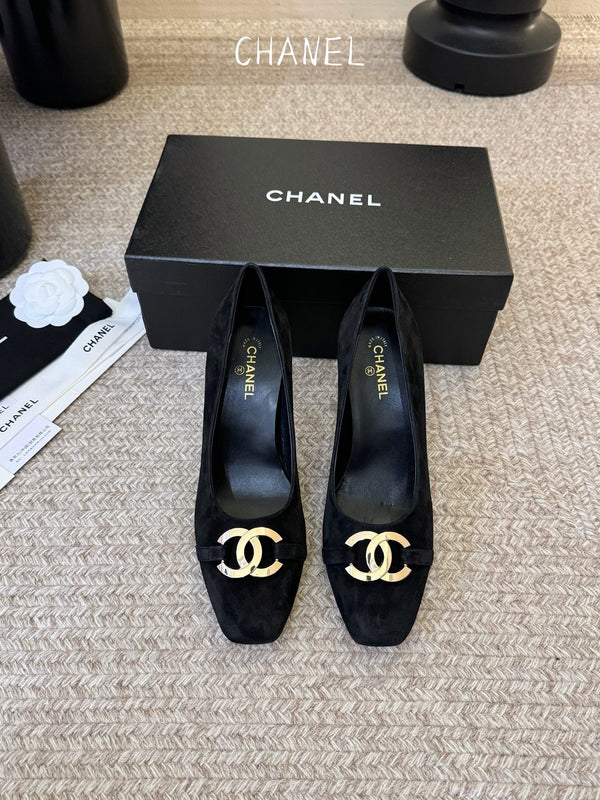 CC 26ss Logo Square-Toe Pumps Black Suede 835687