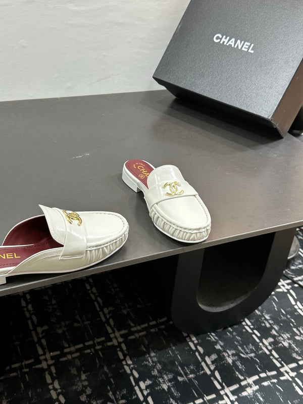 CC 2026 Double C Logo Loafers White Leather Sheepskin 832502