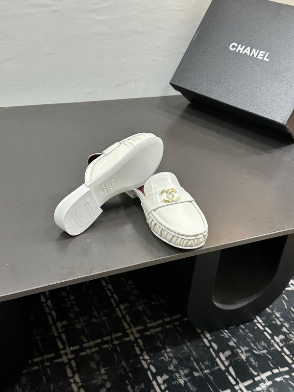 CC 2026 Double C Logo Loafers White Leather Sheepskin 832502