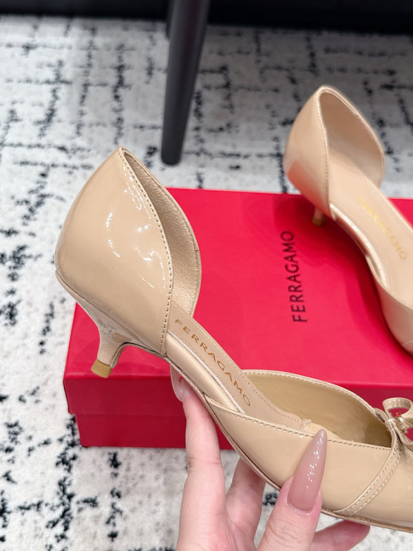 FG Gyoia Bow Pointed Toe Pumps 3.5cm Beige Patent Leather 848409