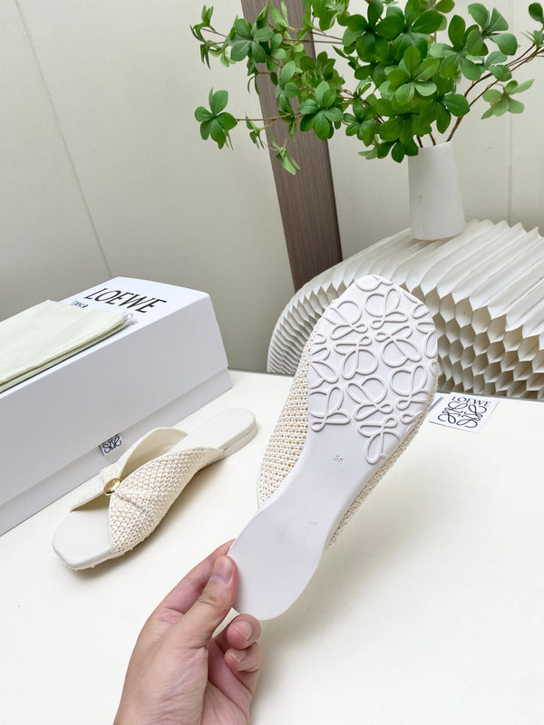 Loew Pebble Soft Slides White Lambskin Leather 881381