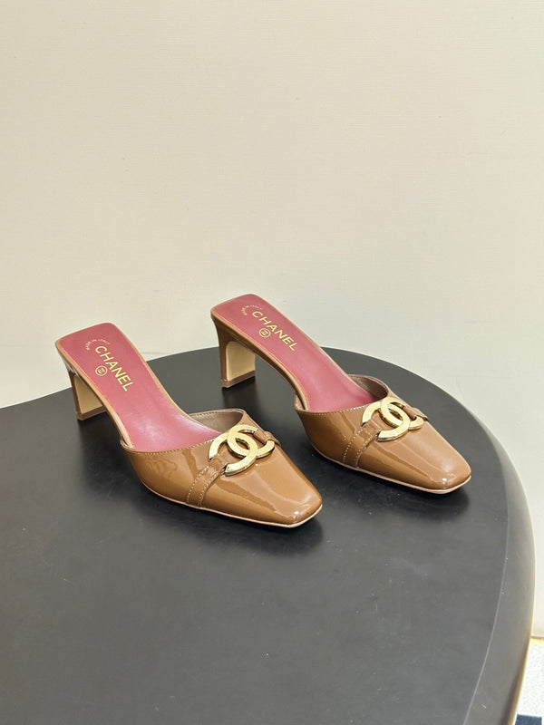 CC 26A Square Toe Mules 6cm Camel Patent Leather 888042