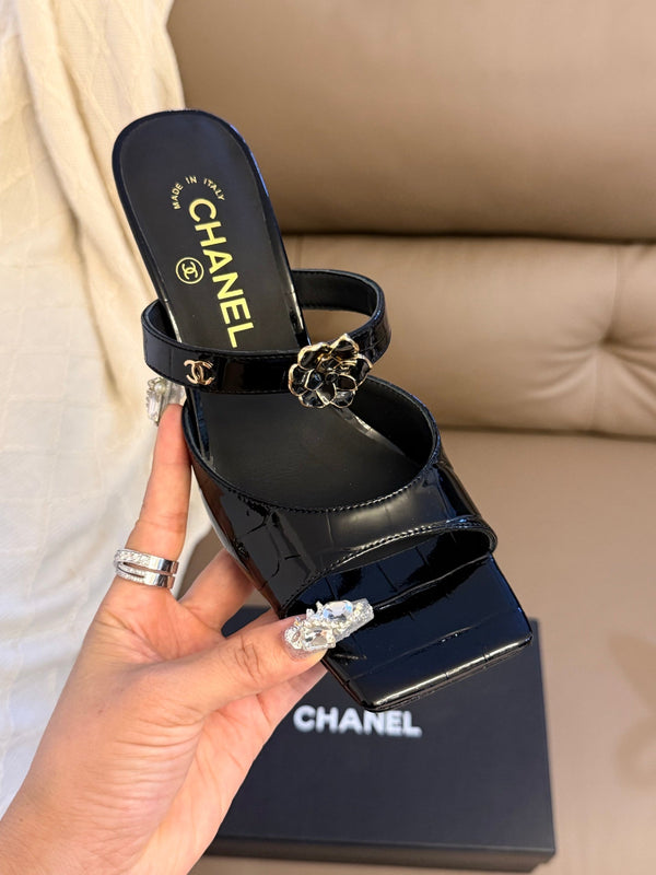 CC 26A Camellia Double C Square Toe Mules 10cm Black Stone-Grain Cowhide 888704