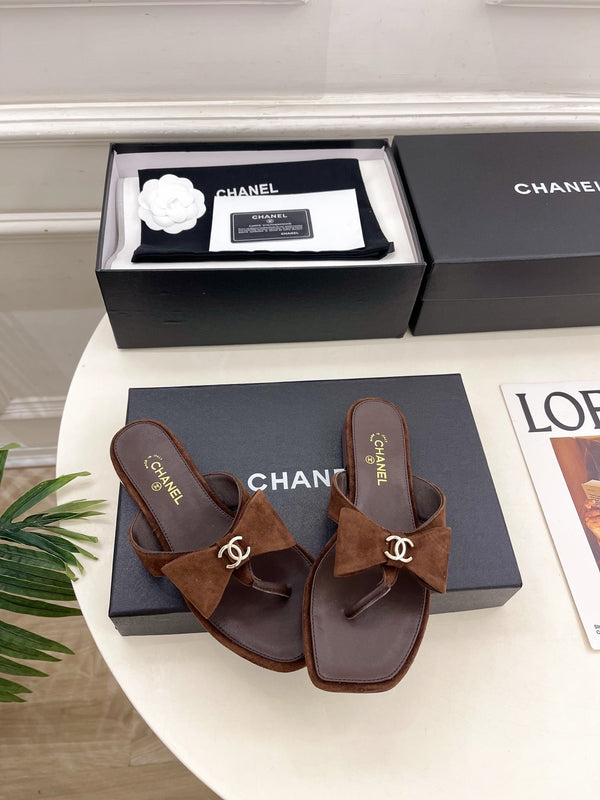CC Bow Thong Flat Sandals Dark Brown Suede 891776