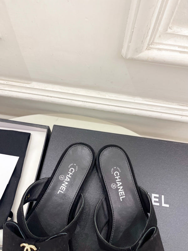 CC Bow Thong Flat Sandals Black Suede 891774