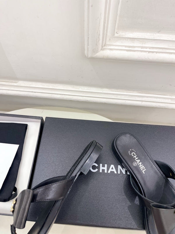 CC Bow Thong Flat Sandals Black Leather 891769