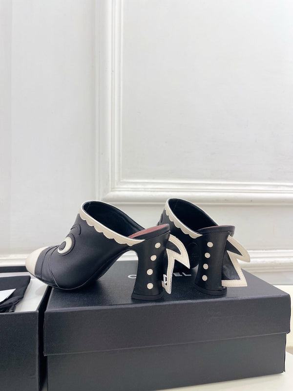 CC Métiers d'Art 2026 Graphic Mules 8.5cm Black White Lambskin 891767