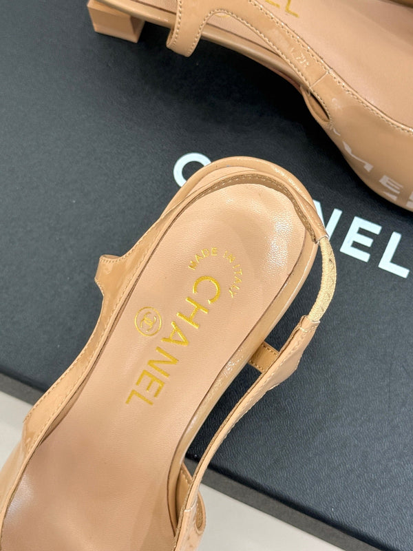 CC 26A Pointed Toe Slingback Pumps Beige Patent Cowhide 904669