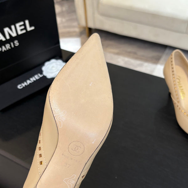 CC Bow Pointed Toe Pumps 6.5cm Beige Leather 912932