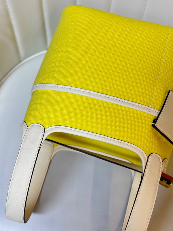 HM Picotin Lock 18CM Pocket Handbag Ivory Yellow Swift Canvas