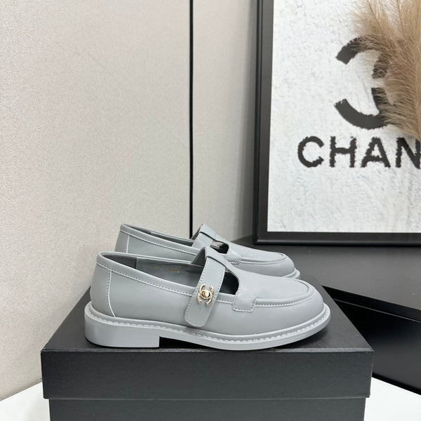 CC Turn-Lock CC T-Strap Loafers Gray Leather 944554