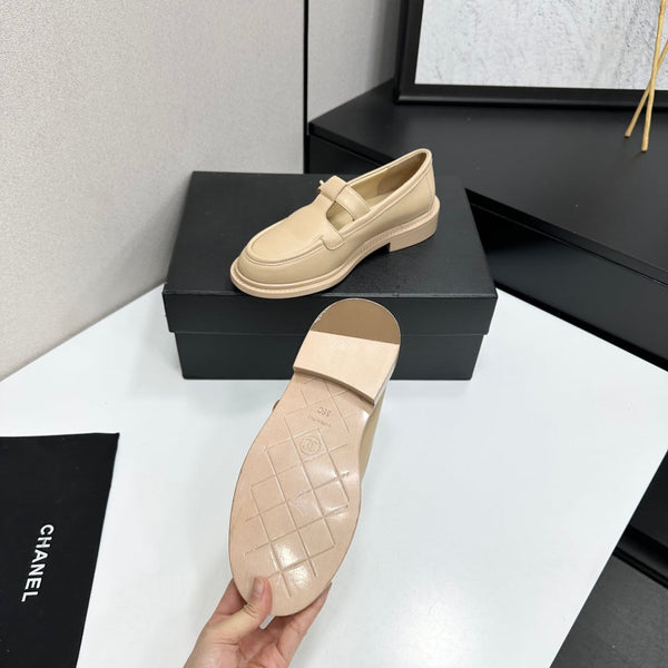 CC Turn-Lock CC T-Strap Loafers Beige Leather 944551