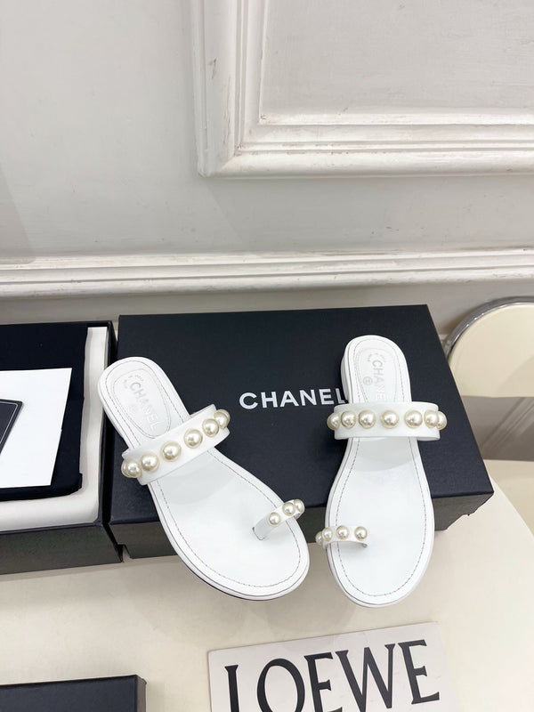 CC Pearl Double C Thong Sandals White Leather 947067
