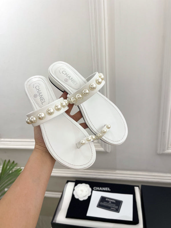 CC Pearl Double C Thong Sandals White Leather 947067