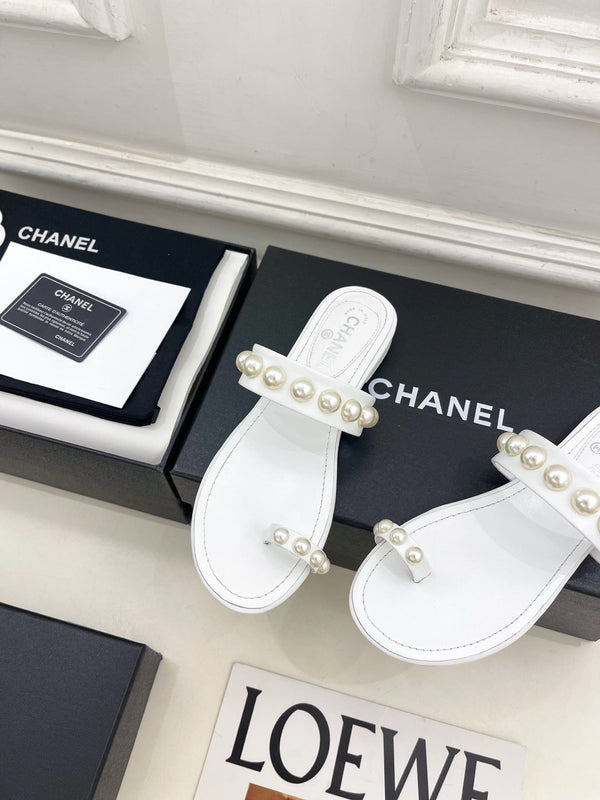 CC Pearl Double C Thong Sandals White Leather 947067