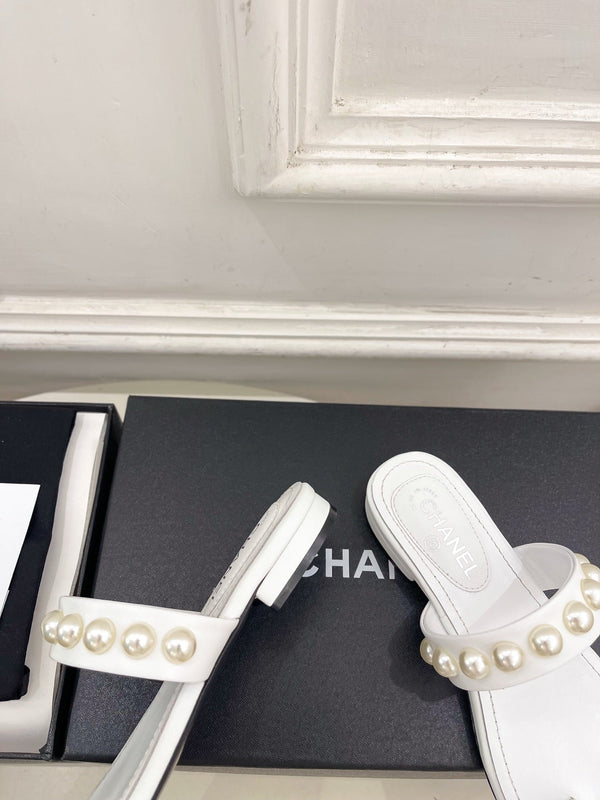 CC Pearl Double C Thong Sandals White Leather 947067