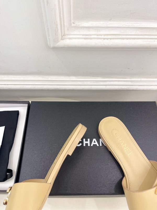 CC 26ss Pre-Collection Double C Slide Sandals Beige Leather 946872