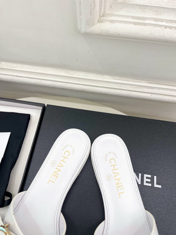 CC 26ss Pre-Collection Double C Slide Sandals White Leather 946870