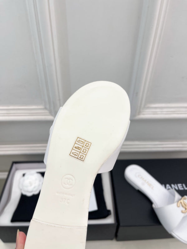 CC 26ss Pre-Collection Double C Slide Sandals White Leather 946870