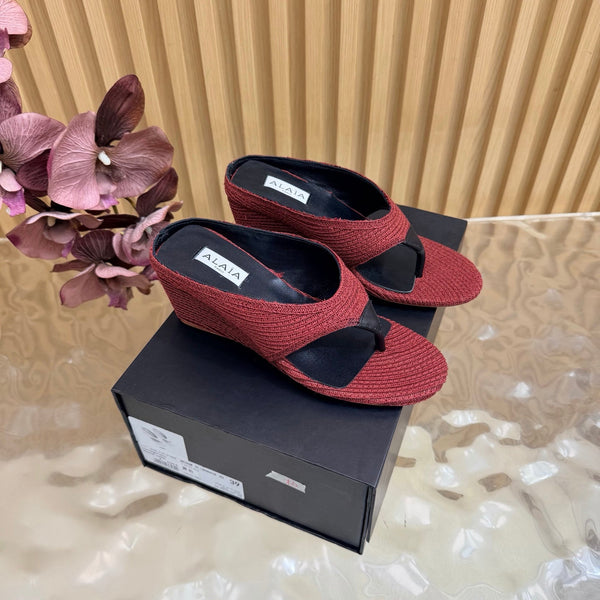 Alaia Cube Thong Wedge Sandals Burgundy Raffia 949328
