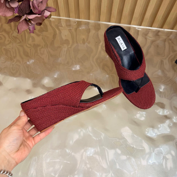 Alaia Cube Thong Wedge Sandals Burgundy Raffia 949328