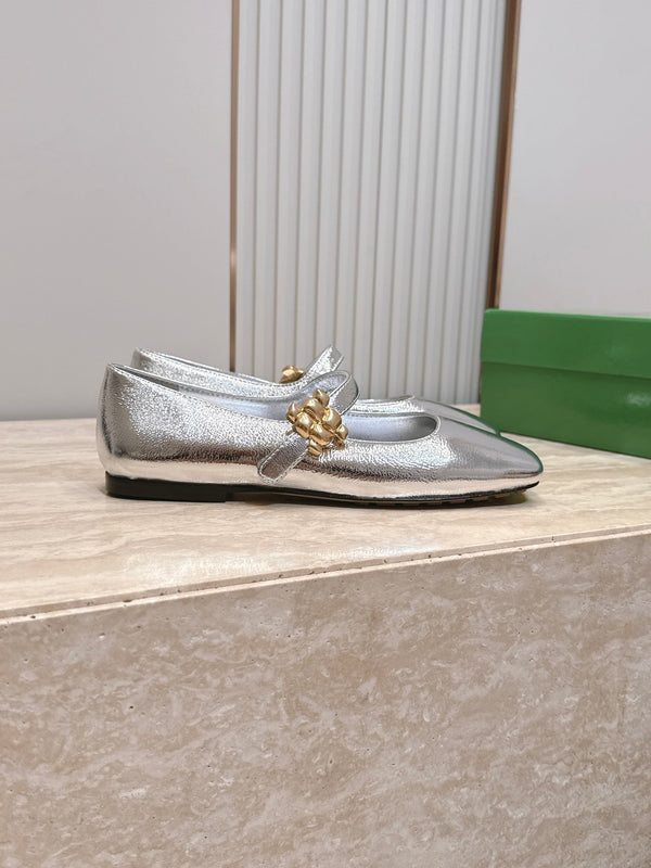 BV Charlotte Mary Jane Flat Silver Cowhide Leather 954583