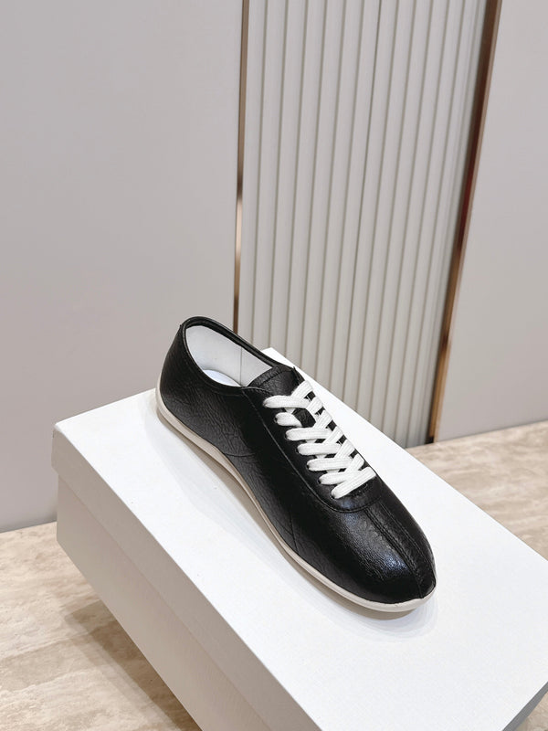 TR Low-Top Sneakers Black Textured Leather 954417