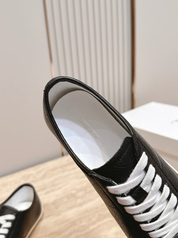 TR Low-Top Sneakers Black Textured Leather 954417