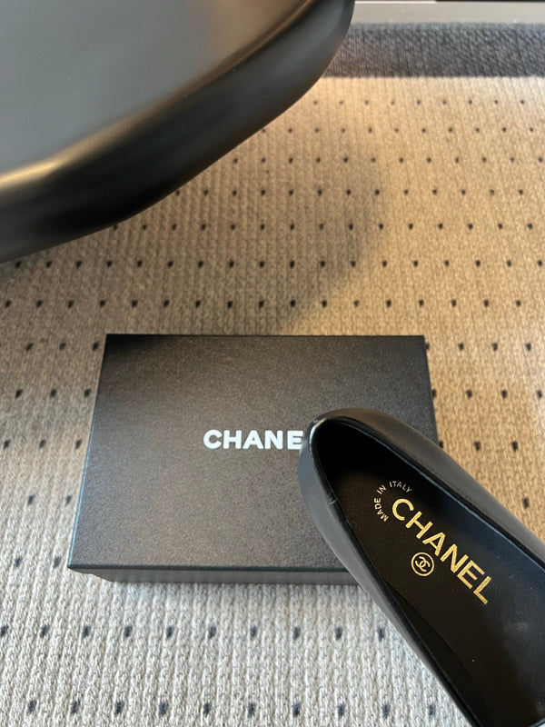 CC Logo Loafers Black Leather 984402