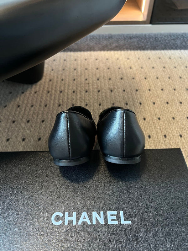 CC Logo Loafers Black Leather 984402