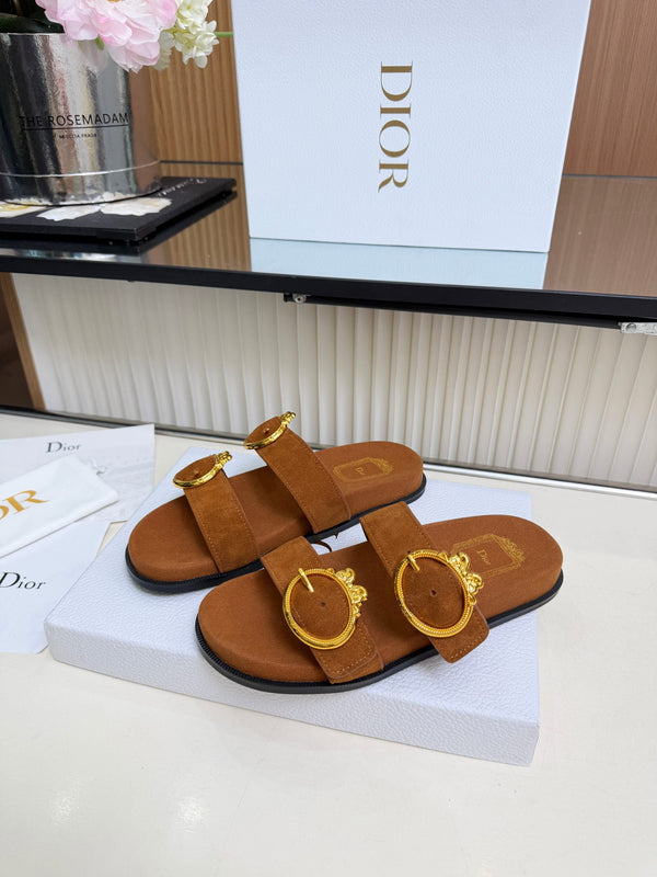 CD Médaillon Buckle Slide Cognac Brown Suede 987055