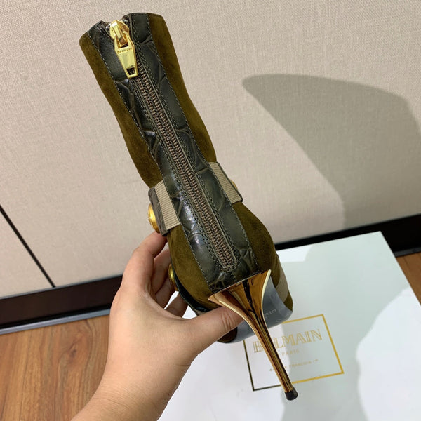 BM 26S Pointed-Toe Boots 10.5cm Gold Logo Buttons Dark Olive Green Suede & Embossed Leather 111351