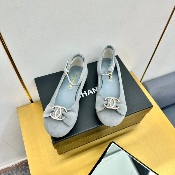CC 26S Mary Jane Flats Bow Logo Charm Light Grey Suede 140312