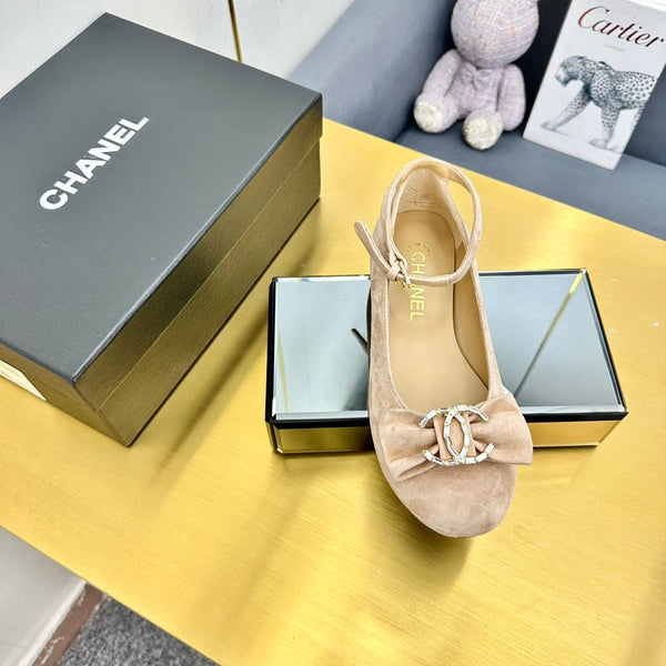 CC 26S Mary Jane Flats Bow Logo Charm Beige Suede 140310