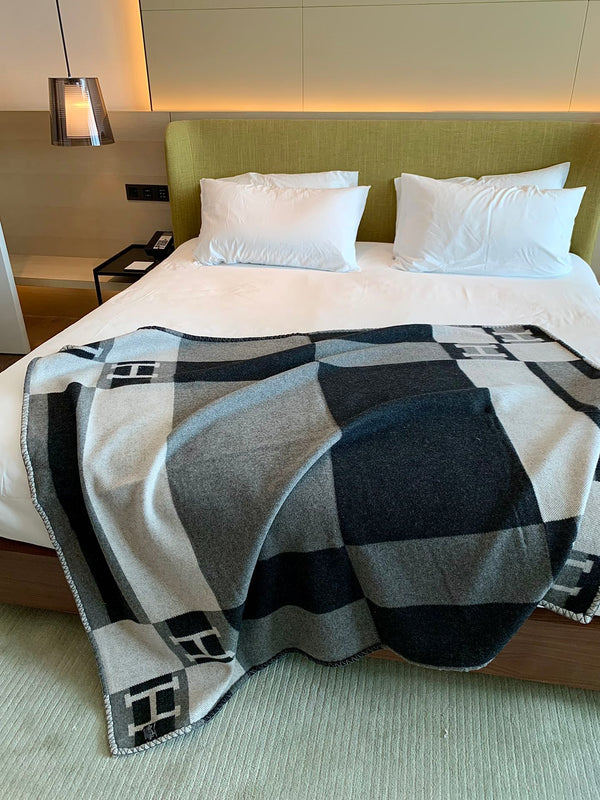 HM Avalon Throw Blanket Black Wool Cashmere