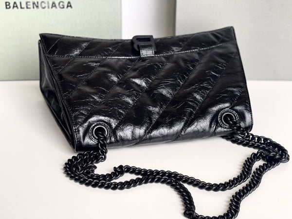 CRUSH MEDIUM CHAIN BAG 31 IN BLACK QUILTED CRUSHED CALFSKIN BLACK HARDWARE