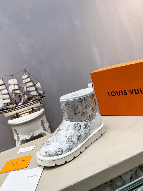 LV 25 Snow Boots Ivory Scratch-Resistant PVC Wool 576229