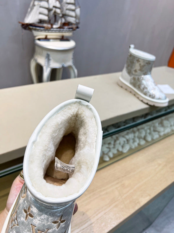 LV 25 Snow Boots Sliver Monogram PVC Wool