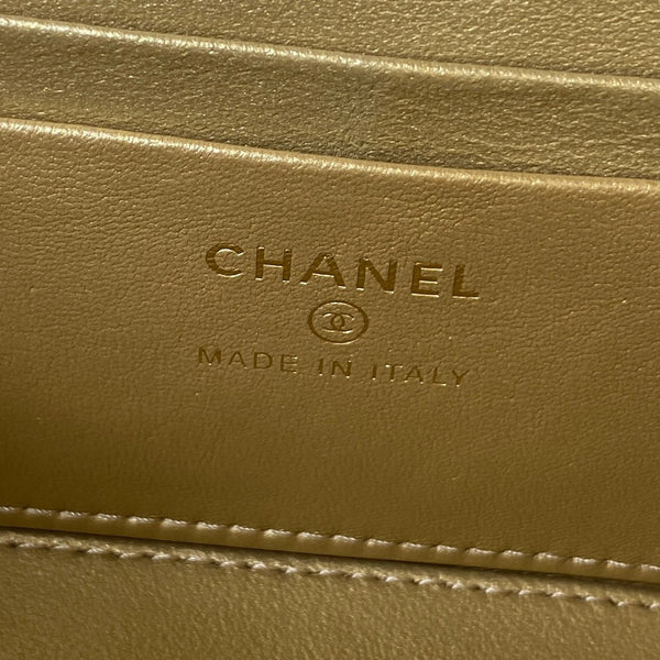 SMALL VANITY CASE 17 IN WHITE CALFSKIN GOLD HARDWARE