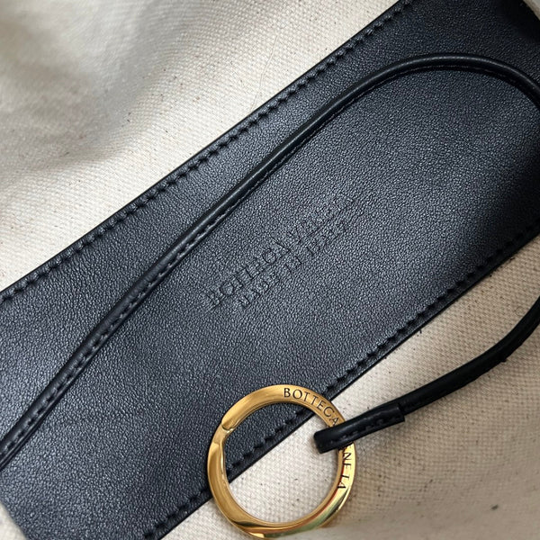 BV Loop Top Handle 19cm Black Lambskin