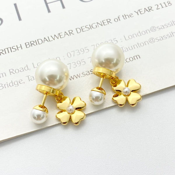 CD 26S Pearl Flower Drop Stud Earrings In Gold Tone Metal 629842
