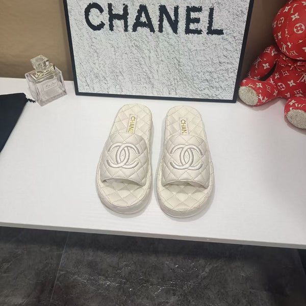 CC 26s Quilted Slide Sandals In White Calfskin