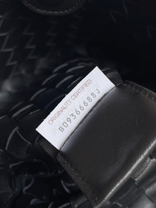 SARDINE 39 WITH CHAIN IN BLACK LAMBSKIN