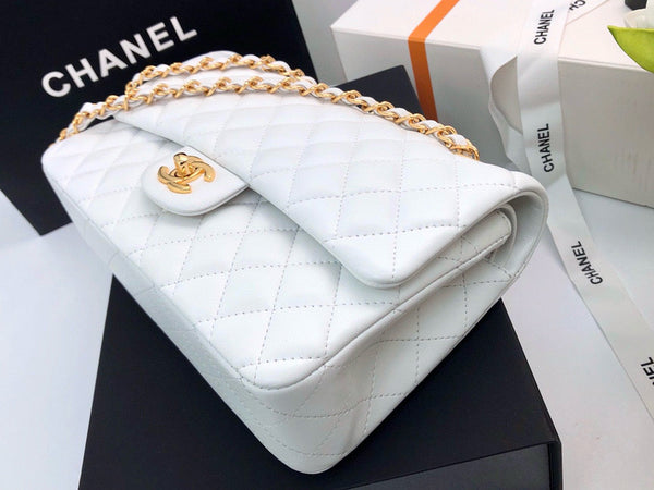 CLASSIC FLAP 25 WHITE LAMBSKIN LIGHT GOLD HARDWARE