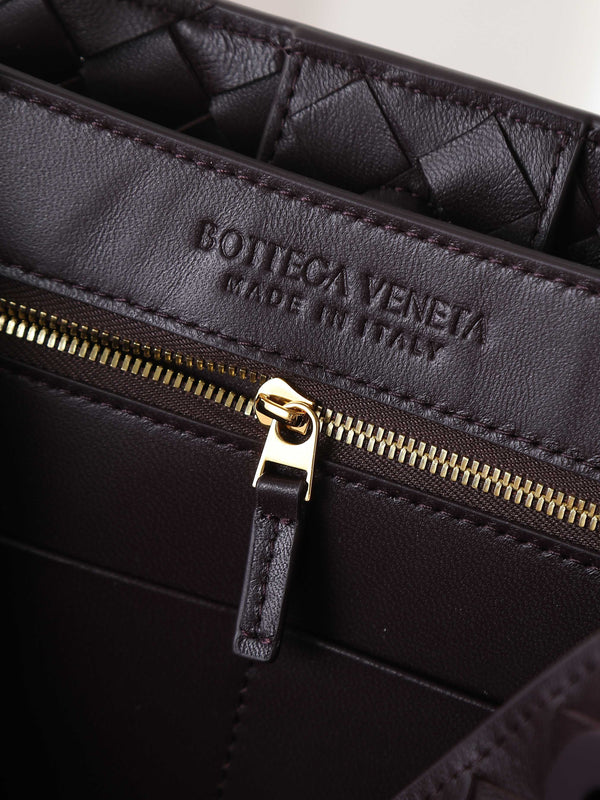 BV MEDIUM ANDIAMO 32CM DARK BROWN CHOCOLATE LAMBSKIN