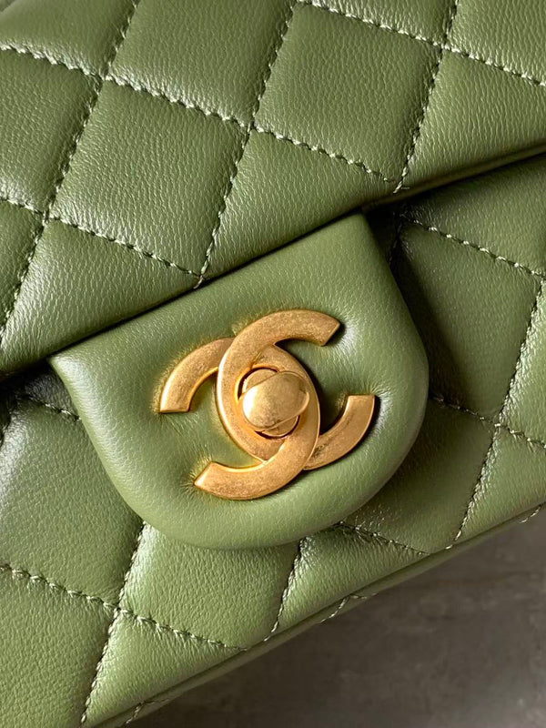 Chanel 25 Pearl Crush Square Flap Bag 20cm Dark Green Lambskin