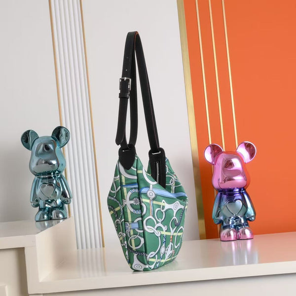 HM Sursoie To Go Pouch 22.5CM Green Swift Canvas