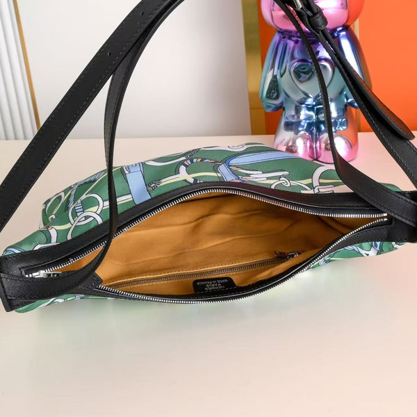 HM Sursoie To Go Pouch 22.5CM Green Swift Canvas