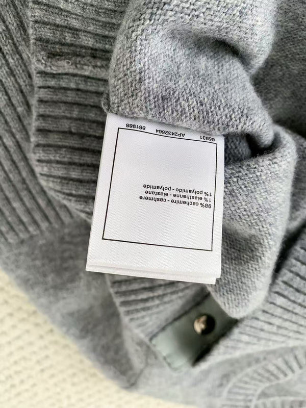 CC Classic Crew Neck Cardigan Cashmere