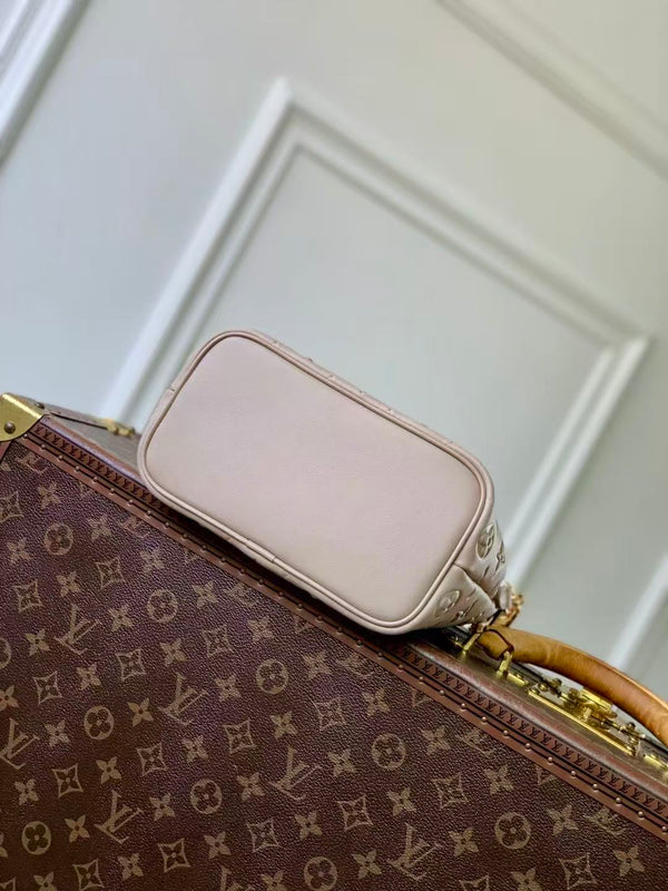 LV Coussin Bucket Bag Beige/Gray Galet Sheepskin